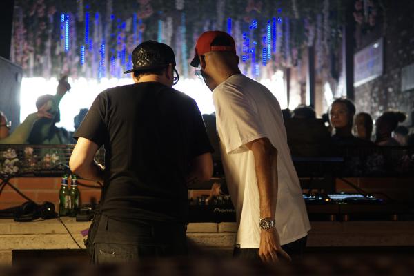 Miguel Campbell and Flashmob handing over the decks.